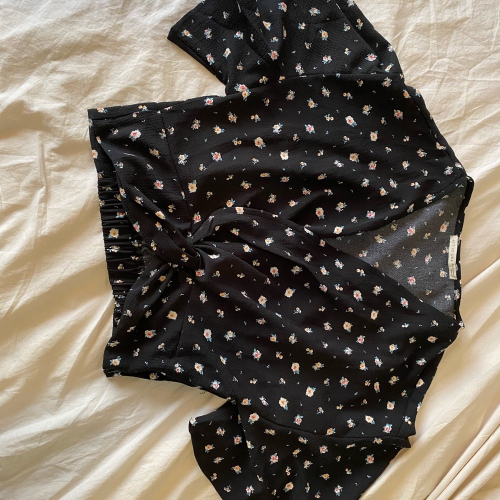 Active wrap top with flower details